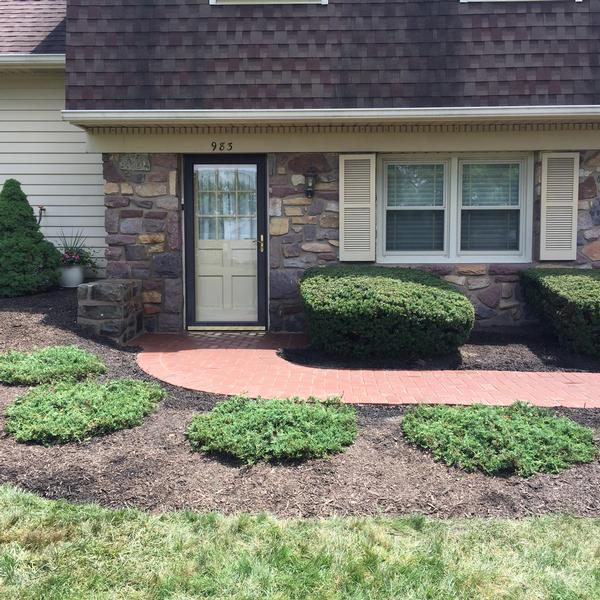 curved paver walkway to front door